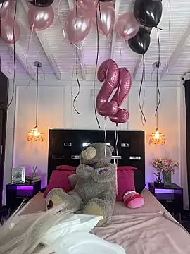 Snapshot of MystiqueXXX chatting on 11.07.25 MystiqueXXX online show from 11.07.25