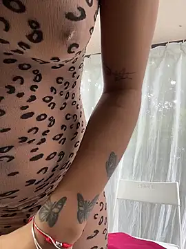 Snapshot of MystiqueXXX chatting on 12.22.25 MystiqueXXX online show from 12.22.25