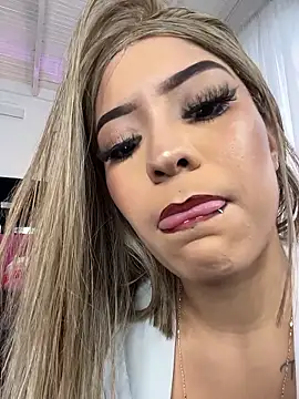 Snapshot of MystiqueXXX chatting on 01.15.26 MystiqueXXX online show from 01.15.26