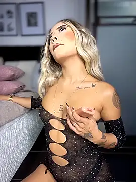 Snapshot of MystiqueXXX chatting on 02.05.26 MystiqueXXX online show from 02.05.26