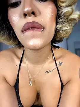 Snapshot of MystiqueXXX chatting on 02.20.26 MystiqueXXX online show from 02.20.26