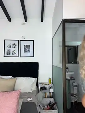 Snapshot of MystiqueXXX chatting on 02.21.26 MystiqueXXX online show from 02.21.26