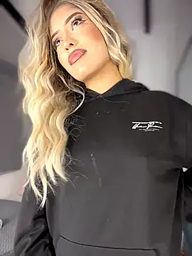 Snapshot of MystiqueXXX chatting on 02.27.26 MystiqueXXX online show from 02.27.26