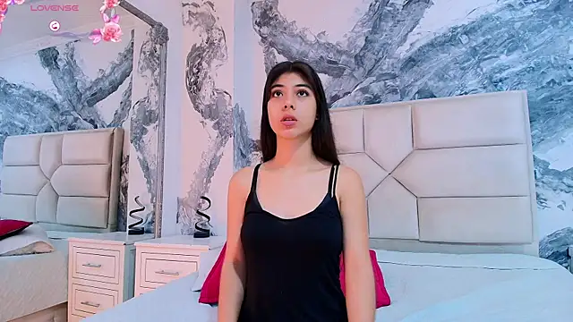 Snapshot of CristineCaru chatting on 09.13.25 CristineCaru online show from 09.13.25