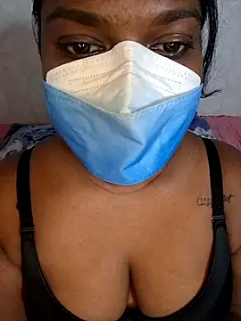 Snapshot of chubybabi chatting on 12.19.25 chubybabi online show from 12.19.25