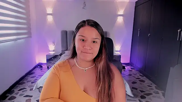 Snapshot of ElaBourn_ chatting on 09.19.25 ElaBourn online show from 09.19.25