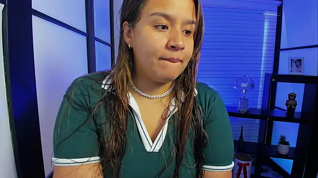 Snapshot of ElaBourn_ chatting on 10.13.25 ElaBourn online show from 10.13.25