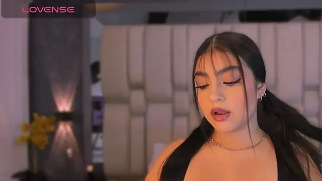 Snapshot of BelaCox_ chatting on 09.26.25 BelaCox online show from 09.26.25