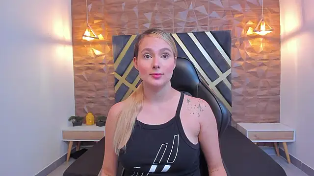 Emmaa white  online show from 01.15.26