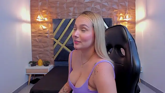 Emmaa white  online show from 01.17.26