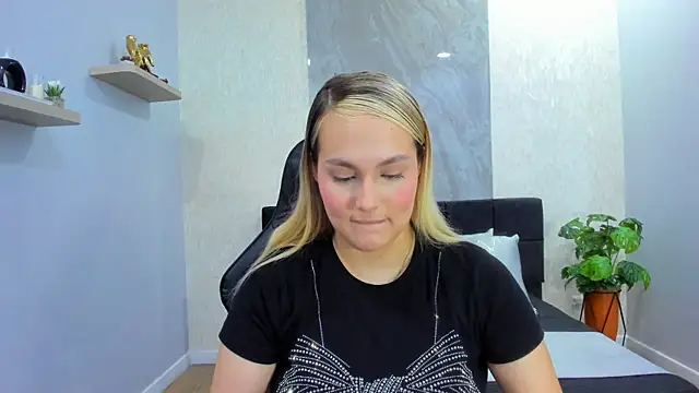 Emmaa white  online show from 05.12.26