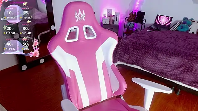 larah uwu online show from 09.18.25