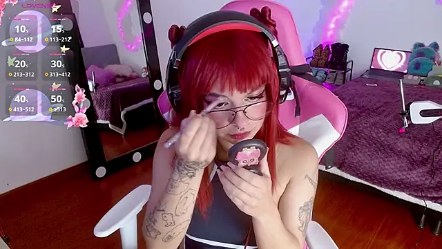 larah uwu online show from 10.03.25