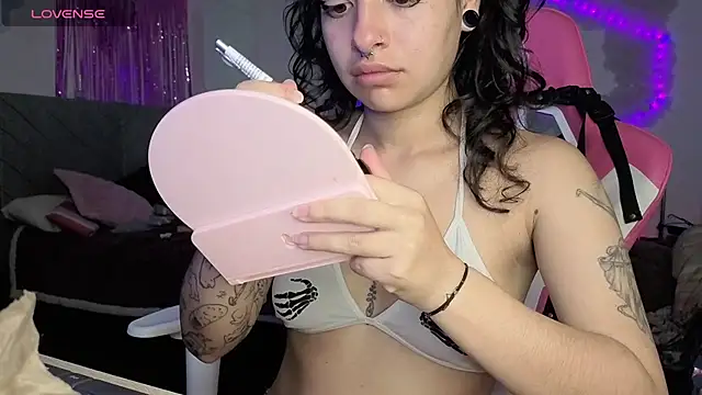 larah uwu online show from 06.08.26
