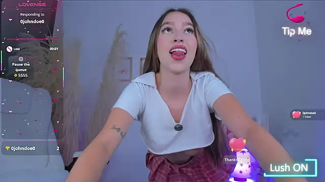 Snapshot of shannel_moss__ chatting on 10.05.25 shannel moss   online show from 10.05.25