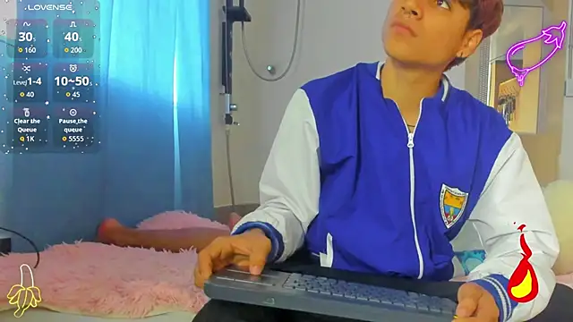 Snapshot of spicy_adonhis chatting on 10.27.25 spicy adonhis online show from 10.27.25