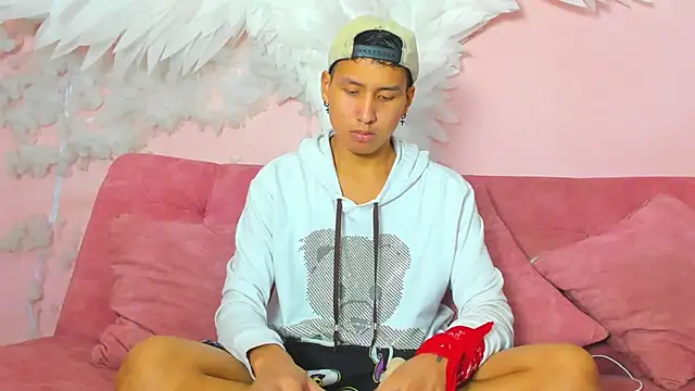 Snapshot of spicy_adonhis chatting on 11.21.25 spicy adonhis online show from 11.21.25