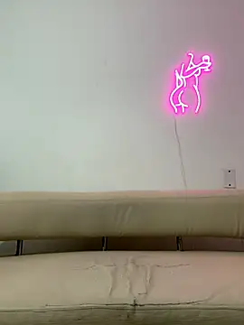 mia everly online show from 10.04.25