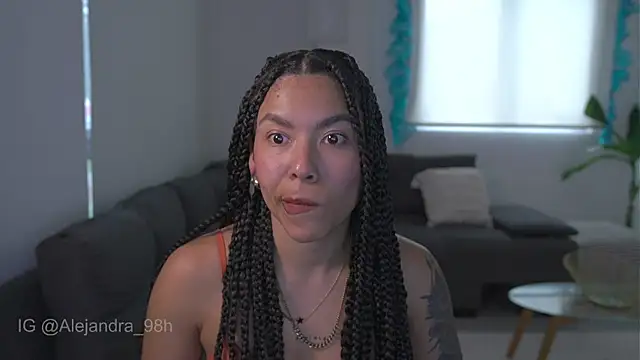 Snapshot of kyria_1 chatting on 12.18.25 kyria 1 online show from 12.18.25