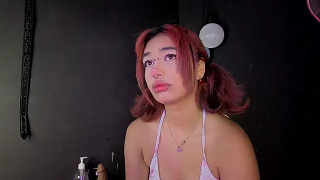 Snapshot of zoelight18 chatting on 09.28.25 zoelight18 online show from 09.28.25