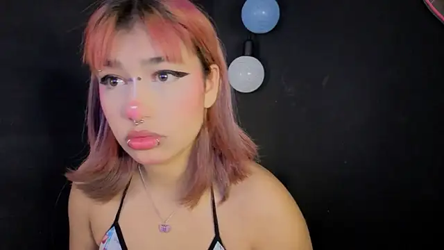 Snapshot of zoelight18 chatting on 10.02.25 zoelight18 online show from 10.02.25