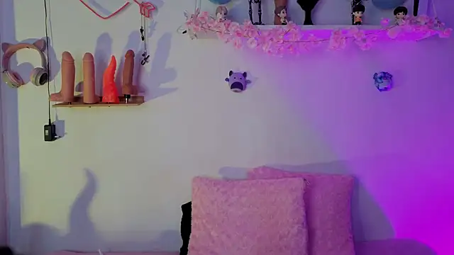 Snapshot of zoelight18 chatting on 10.10.25 zoelight18 online show from 10.10.25