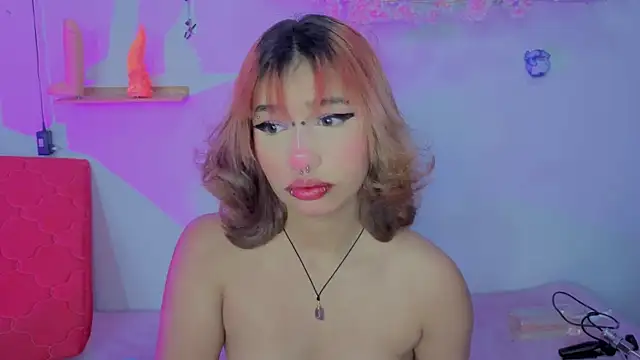 Snapshot of zoelight18 chatting on 10.23.25 zoelight18 online show from 10.23.25