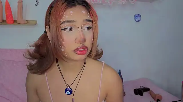 Snapshot of zoelight18 chatting on 10.26.25 zoelight18 online show from 10.26.25