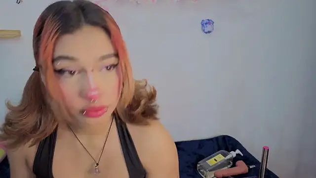 Snapshot of zoelight18 chatting on 11.02.25 zoelight18 online show from 11.02.25