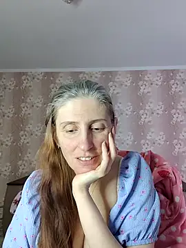 Snapshot of CandiCole chatting on 06.05.26 CandiCole online show from 06.05.26