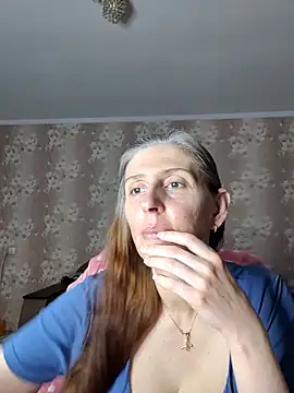 Snapshot of CandiCole chatting on 06.13.26 CandiCole online show from 06.13.26
