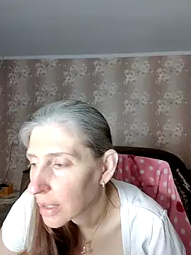 Snapshot of CandiCole chatting on 06.19.26 CandiCole online show from 06.19.26
