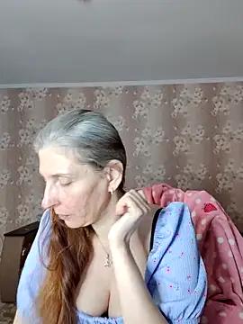 Snapshot of CandiCole chatting on 06.27.26 CandiCole online show from 06.27.26