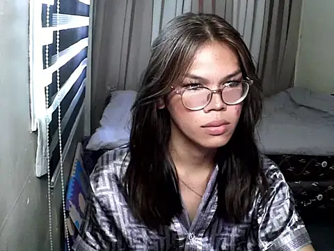 Snapshot of keana_laux chatting on 09.13.25 keana laux online show from 09.13.25