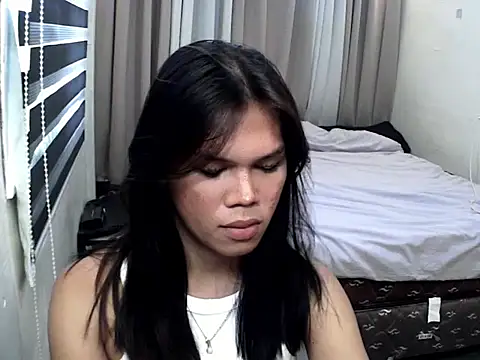 Snapshot of keana_laux chatting on 09.28.25 keana laux online show from 09.28.25