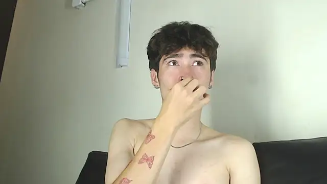 Snapshot of _DantFox_ chatting on 09.21.25 DantFox online show from 09.21.25