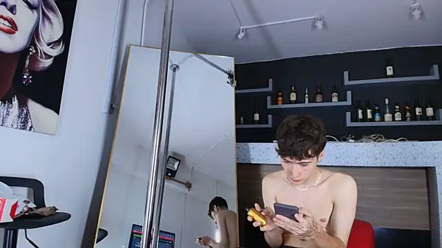 Snapshot of _DantFox_ chatting on 10.05.25 DantFox online show from 10.05.25