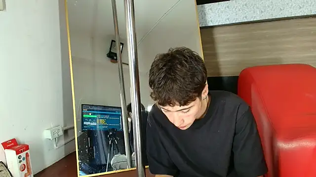 Snapshot of _DantFox_ chatting on 10.08.25 DantFox online show from 10.08.25