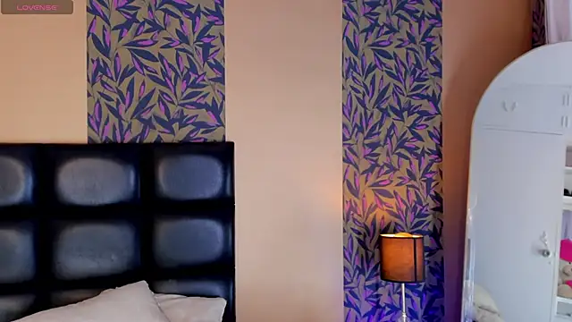 Snapshot of _DantFox_ chatting on 10.10.25 DantFox online show from 10.10.25