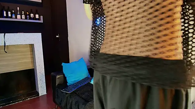 Snapshot of _DantFox_ chatting on 10.20.25 DantFox online show from 10.20.25