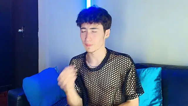 Snapshot of _DantFox_ chatting on 10.26.25 DantFox online show from 10.26.25