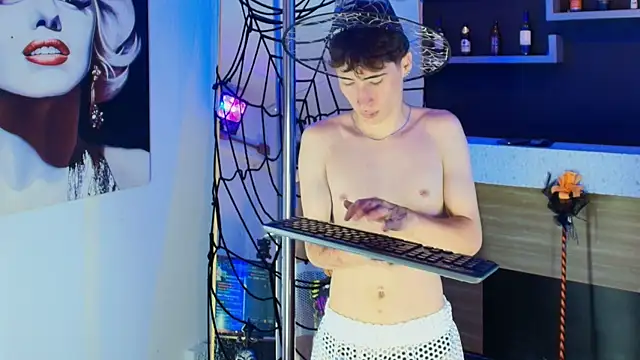 Snapshot of _DantFox_ chatting on 10.30.25 DantFox online show from 10.30.25