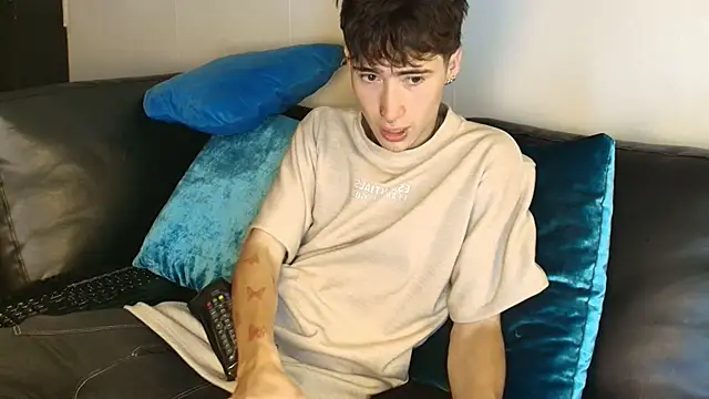 Snapshot of _DantFox_ chatting on 11.28.25 DantFox online show from 11.28.25