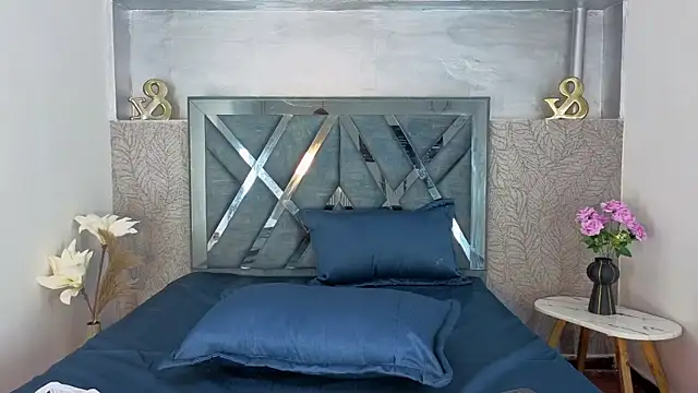 Snapshot of _DantFox_ chatting on 12.02.25 DantFox online show from 12.02.25