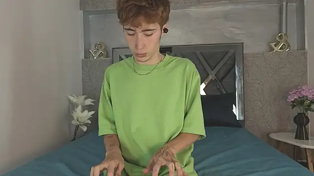 Snapshot of _DantFox_ chatting on 12.20.25 DantFox online show from 12.20.25