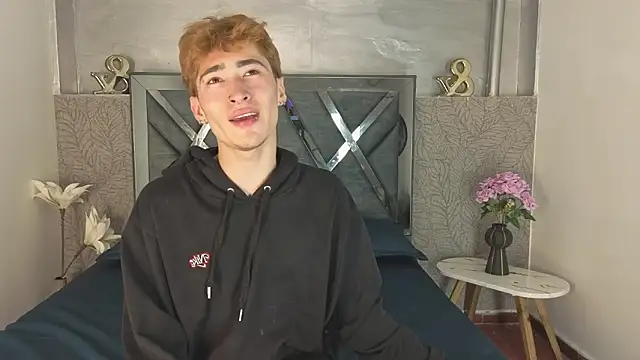 Snapshot of _DantFox_ chatting on 02.02.26 DantFox online show from 02.02.26