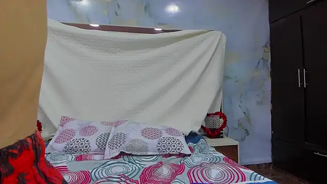 Snapshot of Averange_boys_X chatting on 10.29.25 Averange boys X online show from 10.29.25