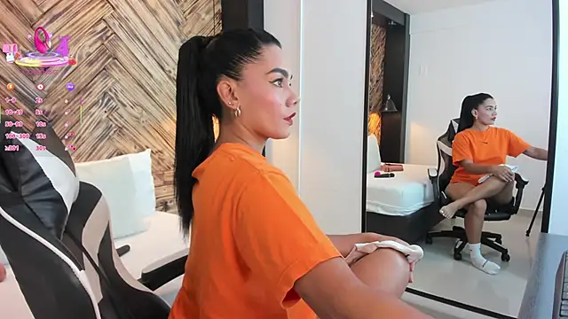 Snapshot of dana_daree chatting on 05.19.26 dana daree online show from 05.19.26