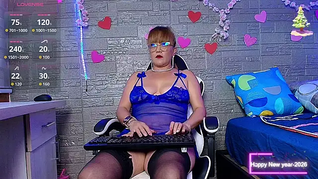 Snapshot of naomi_diamond_ chatting on 12.19.25 naomi diamond online show from 12.19.25