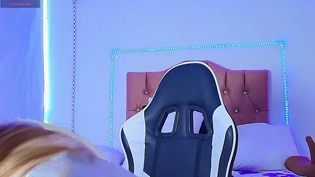 naomi diamond  online show from 05.05.26